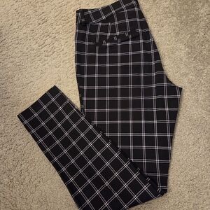 Old Navy Black and White High Rise Skinny Pixie Pants